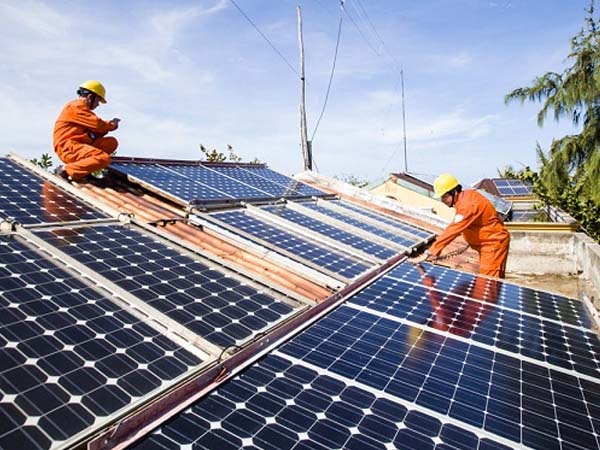 Phát triển điện mặt trời đang tạo nên cơn sốt ở Việt Nam.